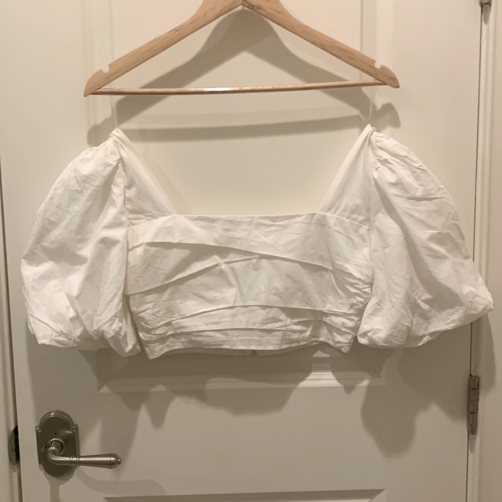 Vestique white crop top with puff sleeve and zipper back